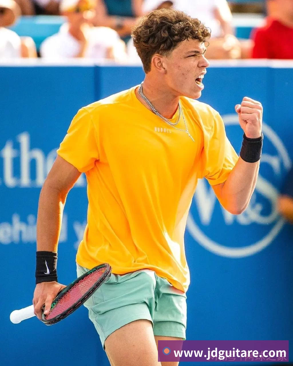 乐鱼体育时隔16年！葡西又在1/8决赛碰面！C罗要复仇，当年0比1被淘汰！